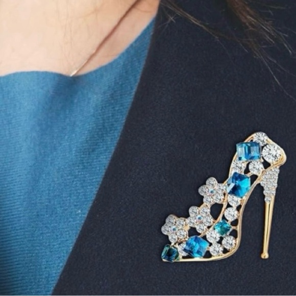 Beautiful Brooch - Picture 5 of 5